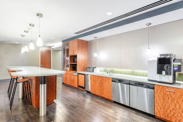 One Lincoln Centre: 18 W 140 Butterfield Road, Oak Brook, IL 60181